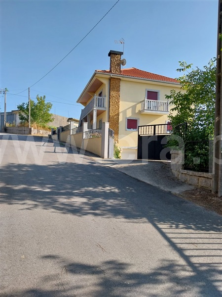Moradia T4 / Montalegre, Venda Nova e Pondras
