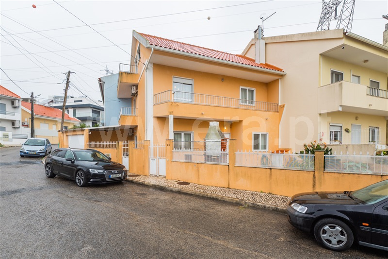 Moradia T4 / Odivelas, Pontinha e Famões