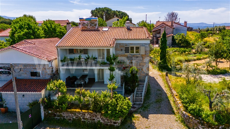 Moradia T4 / Oliveira do Hospital, Ervedal e Vila Franca da Beira