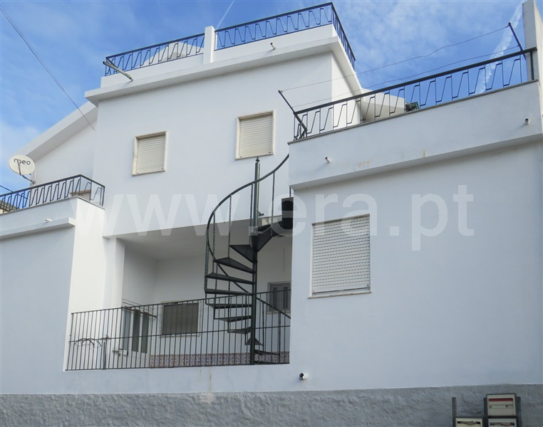 Moradia T4 / Oliveira do Hospital, Santo António do Alva
