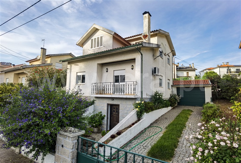 Moradia T4 / Oliveira do Hospital, Vale Ferreiro