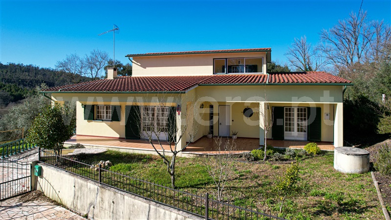Moradia T4 / Ourém, Gondemaria e Olival