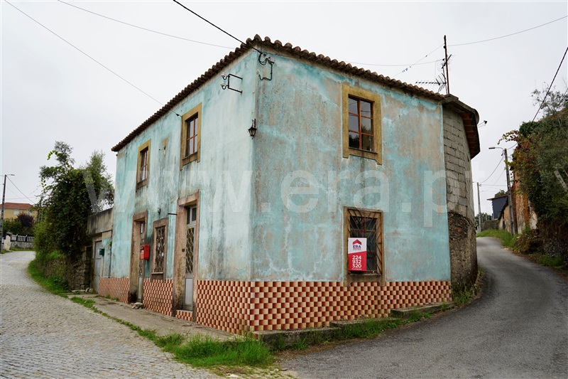 Moradia T4 em Aguiar de Sousa, €130.000