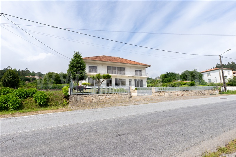 Moradia T4 / Paredes de Coura, Cossourado e Linhares