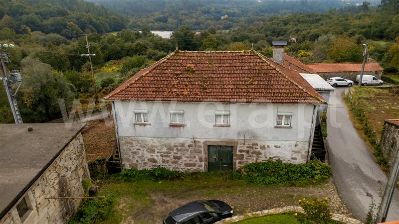 Moradia T4 / Paredes de Coura, Cossourado e Linhares