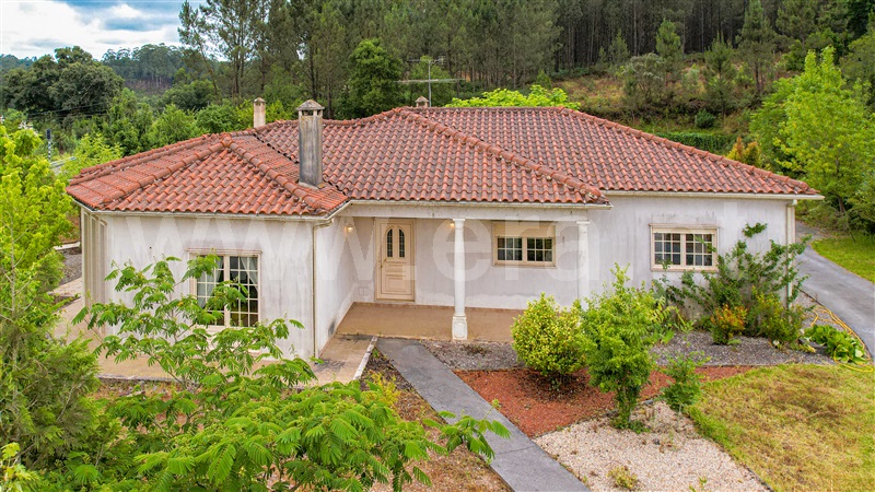 Moradia T4 / Pombal, Santiago e São Simão de Litém e Albergaria dos Doze