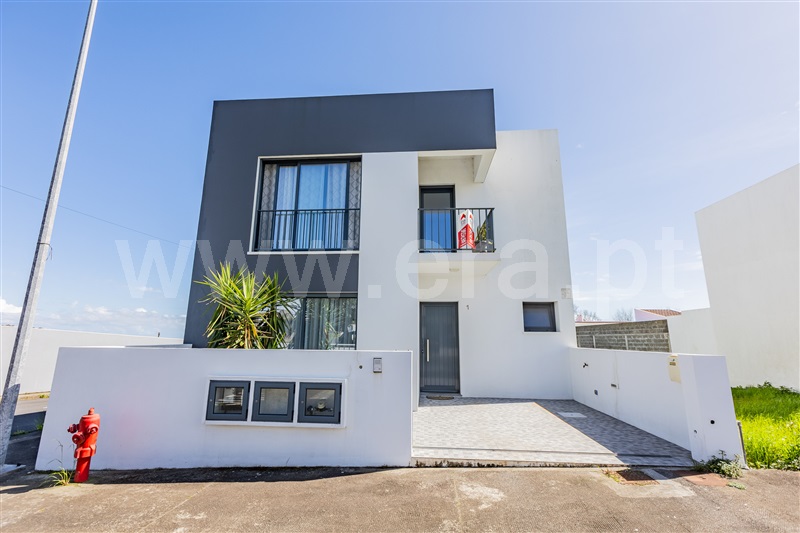 Moradia T4 / Ponta Delgada, Arrifes