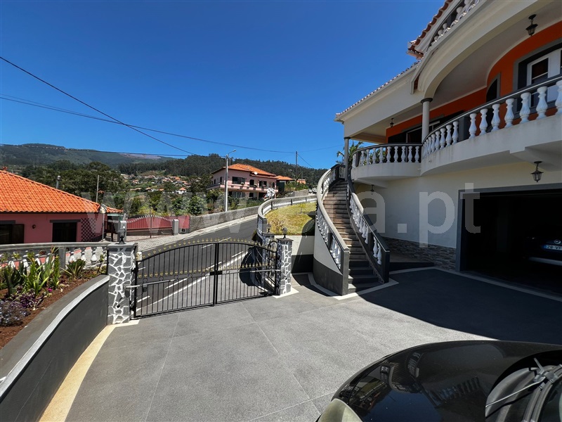 Moradia T4 / Ponta do Sol, Canhas