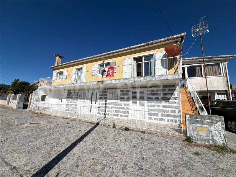 Moradia T4 / Póvoa de Lanhoso, Campos e Louredo