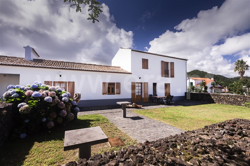 Moradia T4 / Ribeira Grande, Rabo de Peixe