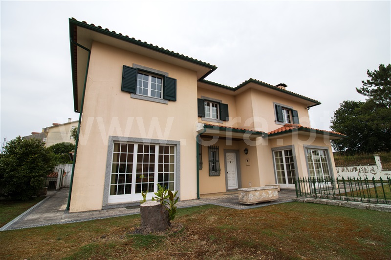 Moradia T4 / Santa Comba Dão, Santa Comba Dão e Couto do Mosteiro