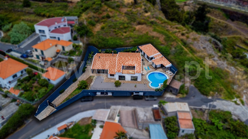 Moradia T4 / Santa Cruz, Quinta