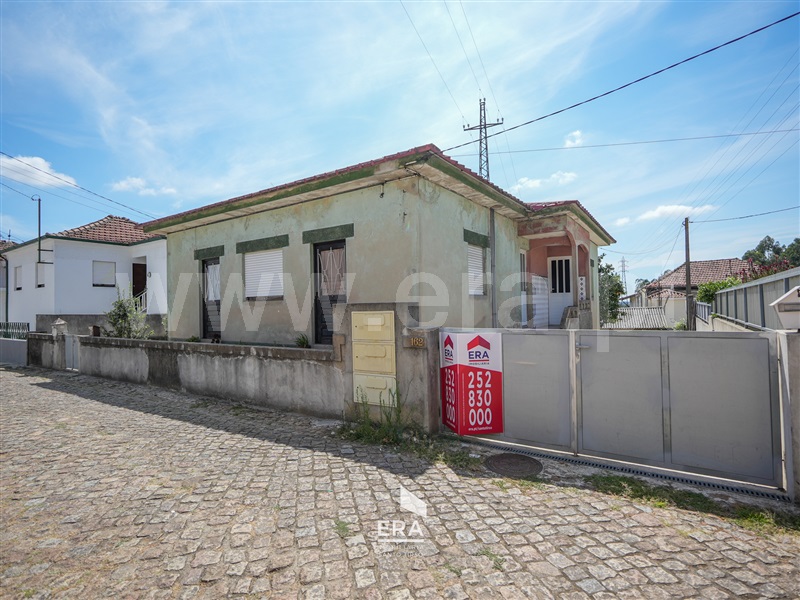 Moradia T4 / Santo Tirso, Areias, Sequeiró, Lama e Palmeira