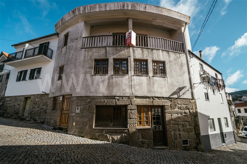Moradia T4 / Seia, Sabugueiro