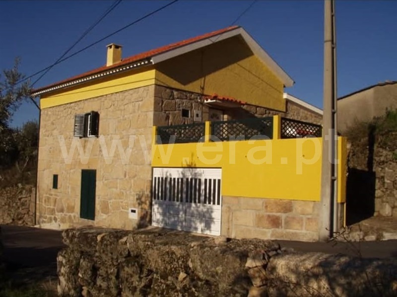 Moradia T4 / Seia, Santa Marinha e São Martinho