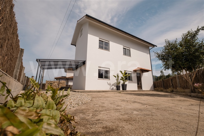 Moradia T4 / Valença, Cerdal