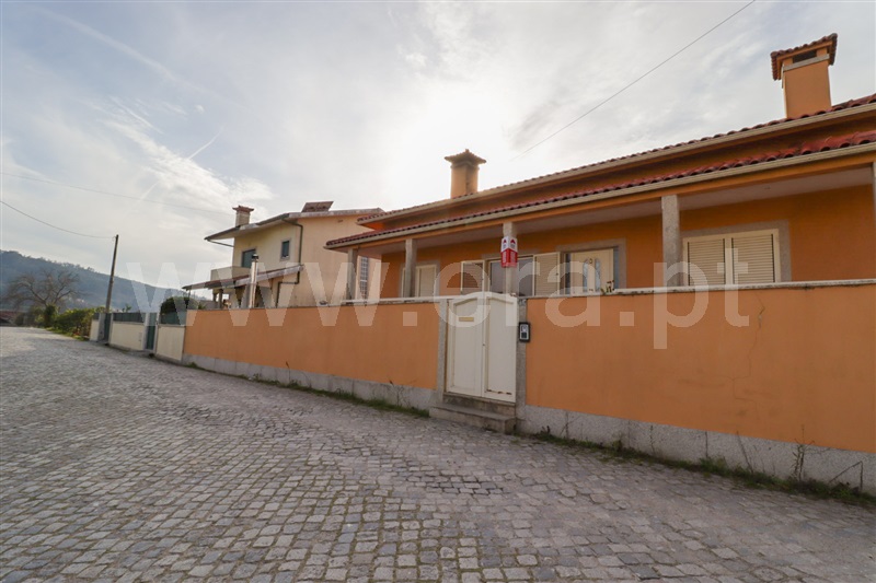 Moradia T4 / Vila Nova de Famalicão, Vale (São Cosme)