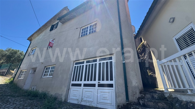 Moradia T4 / Vila Pouca de Aguiar, Vreia de Bornes