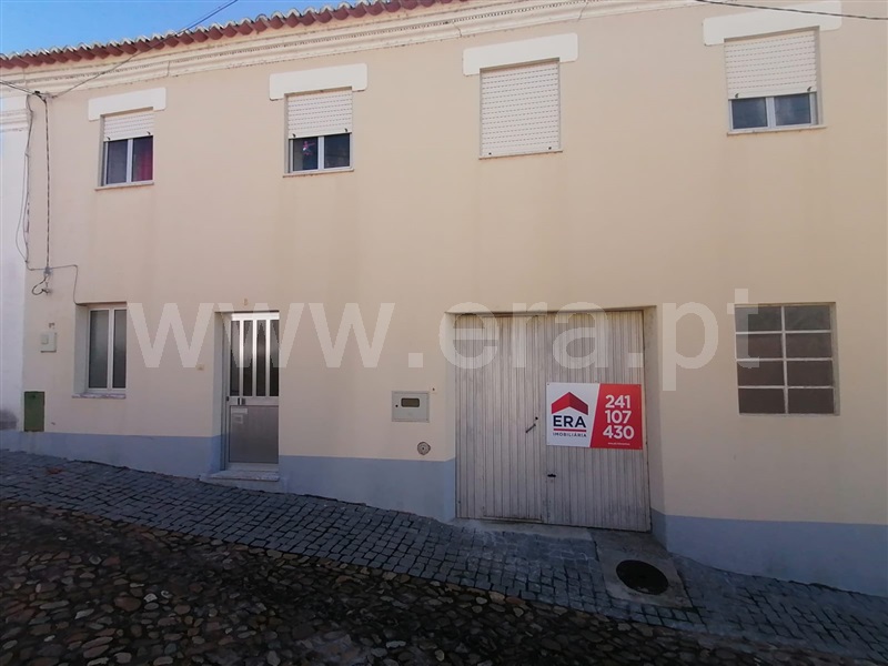 Moradia T5 / Abrantes, Rio De Moinhos