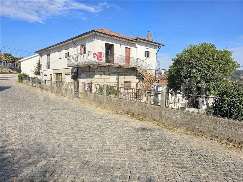 Moradia T5 / Amarante, Figueiró (Santiago e Santa Cristina)