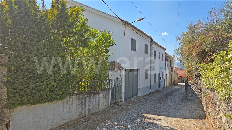 Moradia T5 / Celorico da Beira, Ratoeira