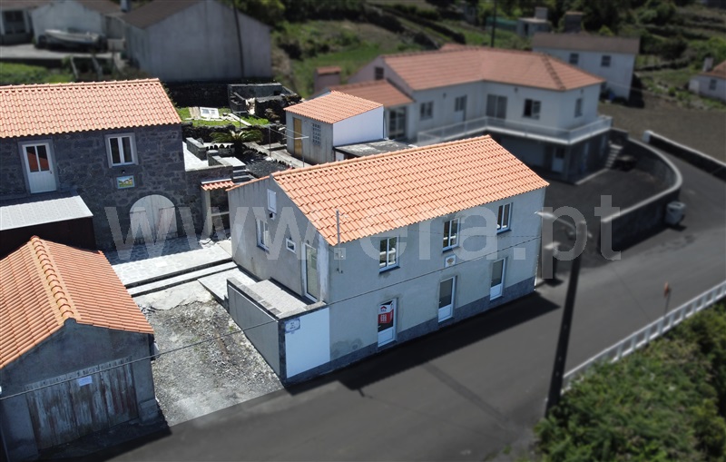 Moradia T5 / Lajes do Pico, Ribeirinha
