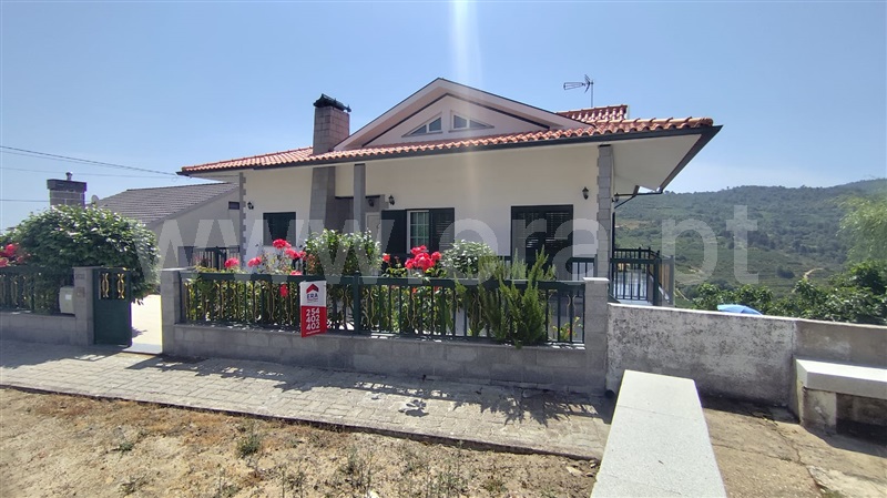 Moradia T5 / Lamego, Penude