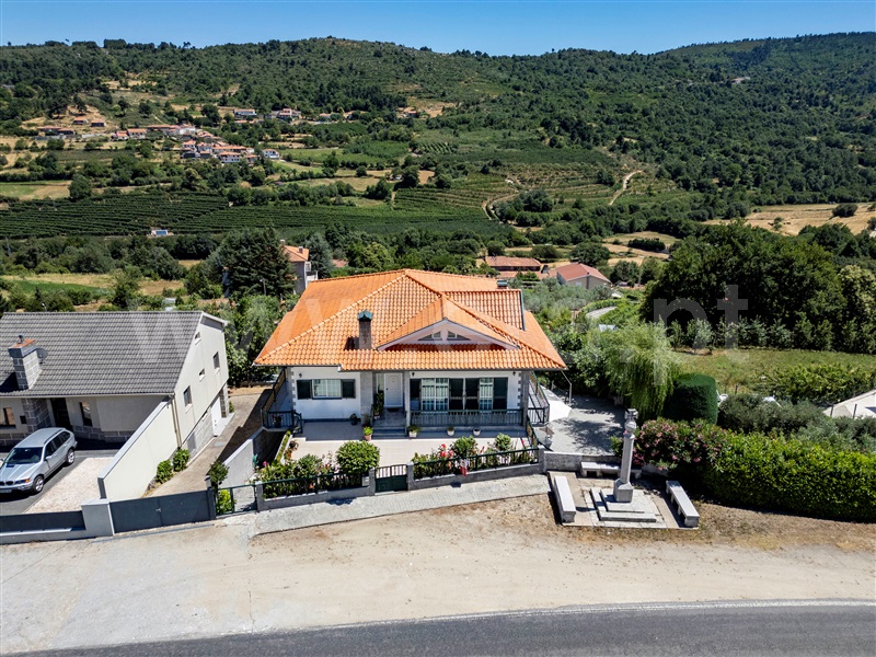 Moradia T5 / Lamego, Penude