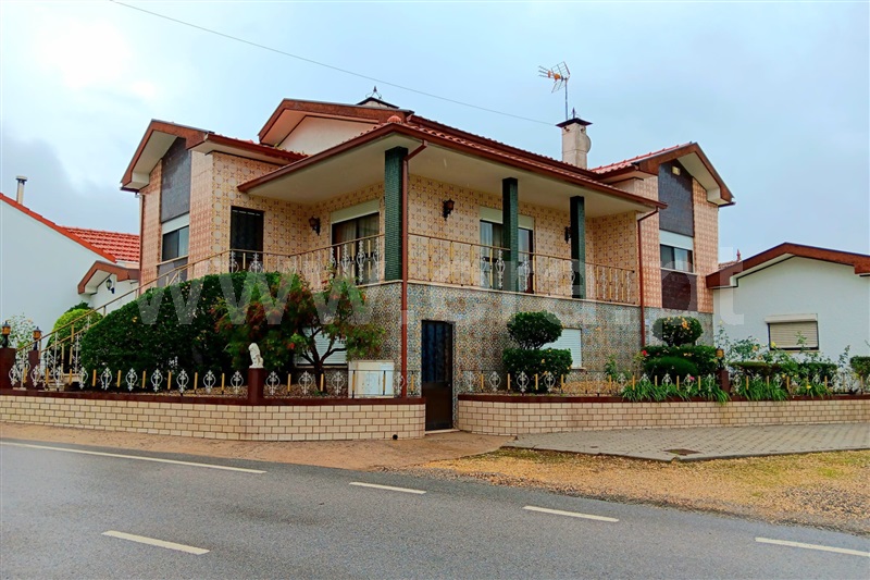 Moradia T5 / Oliveira do Bairro, Palhaça