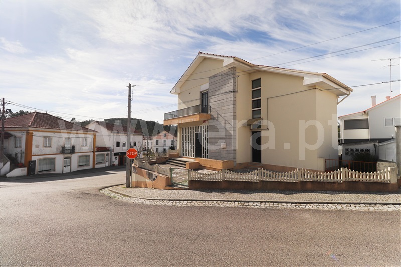 Moradia T5 / Ourém, Gondemaria e Olival