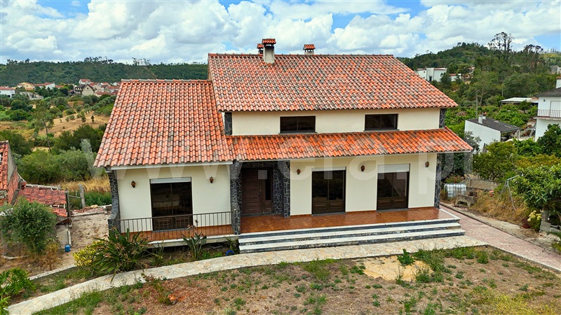 Moradia T5 / Ourém, Gondemaria e Olival