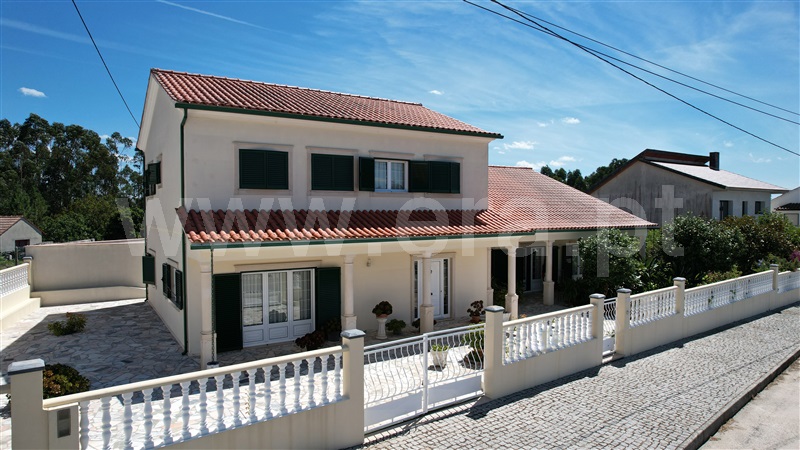Moradia T5 / Pombal, Santiago e São Simão de Litém e Albergaria dos Doze