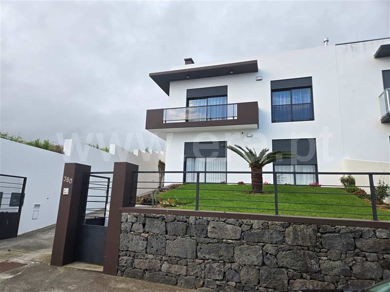 Moradia T5 / Ponta Delgada, Relva