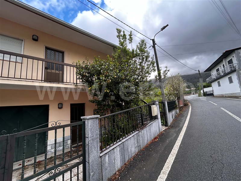 Moradia T5 à venda em Paus, Resende — foto 2