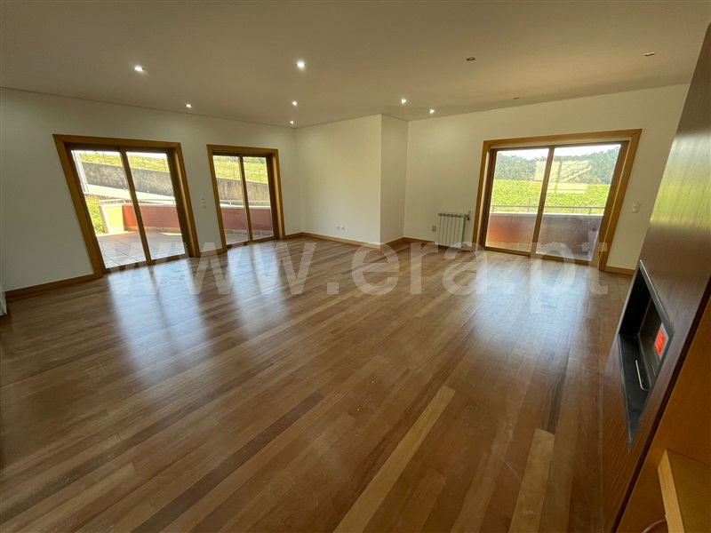 Moradia T5 / Santa Maria da Feira, Santa Maria da Feira, Travanca, Sanfins e Espargo