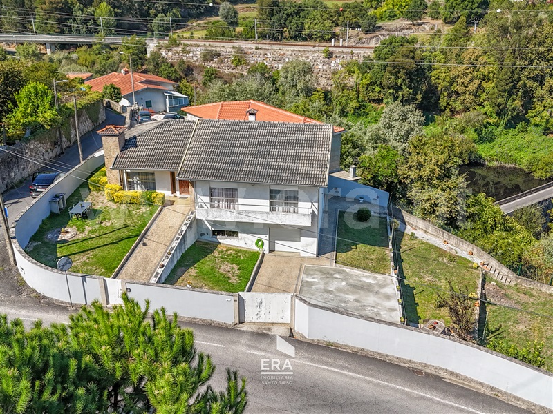 Moradia T5 em Rebordões, €350.000