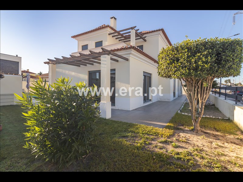 Moradia T5 em Gâmbia-Pontes-Alto da Guerra, €898.000