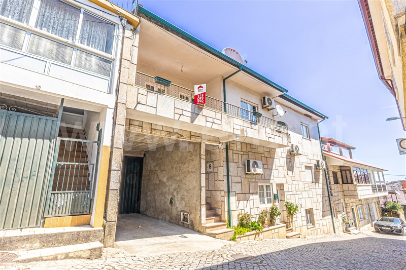 Moradia T5 / Valpaços, Argeriz
