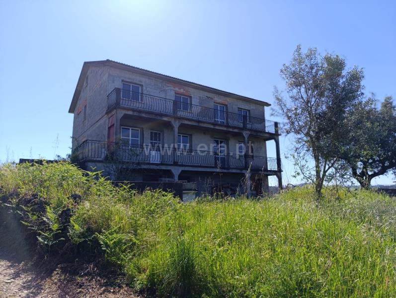 Moradia T6 / Carregal do Sal, Cabanas de Viriato