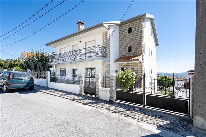 Moradia T6+ à venda em Boidobra, €365.000