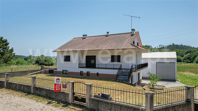 Moradia T6 / Ourém, Rio de Couros e Casal dos Bernardos