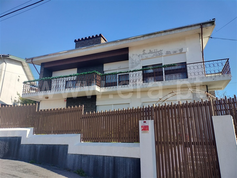 Moradia T6 / Santa Maria da Feira, Escapães