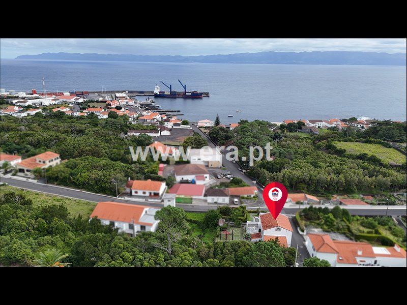 Moradia T6+ à venda em São Roque do Pico, €460.000
