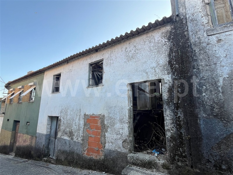 Moradia / Tondela, São Miguel do Outeiro e Sabugosa