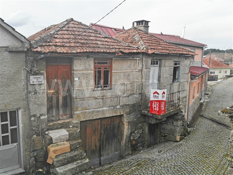 Moradia / Vila Nova de Paiva, Touro