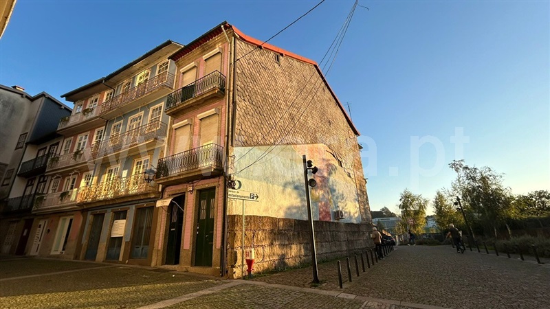 Prédio / Guimarães, Oliveira, São Paio e São Sebastião