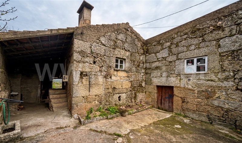 Moradia Isolada T4 / Fornos de Algodres, Muxagata