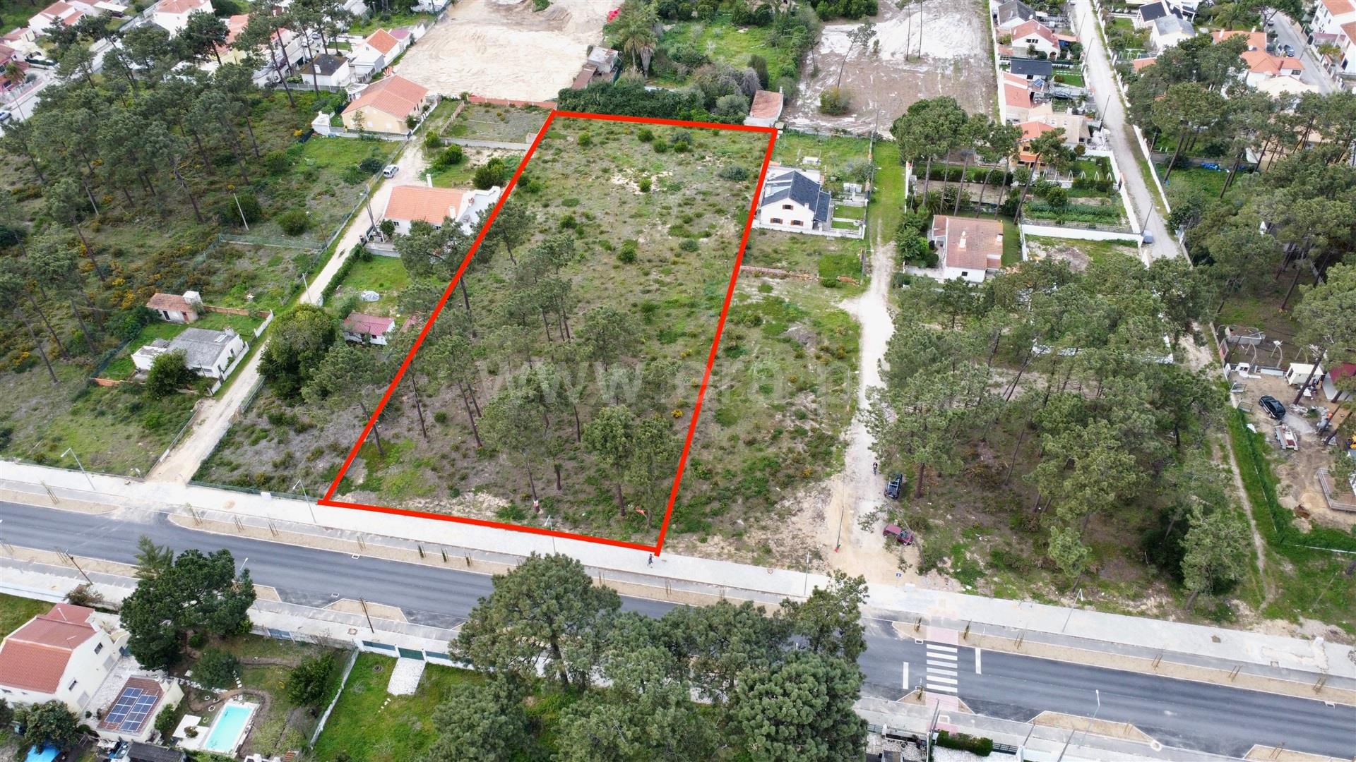 Land for sale in Almada, Portugal — €1,100,000