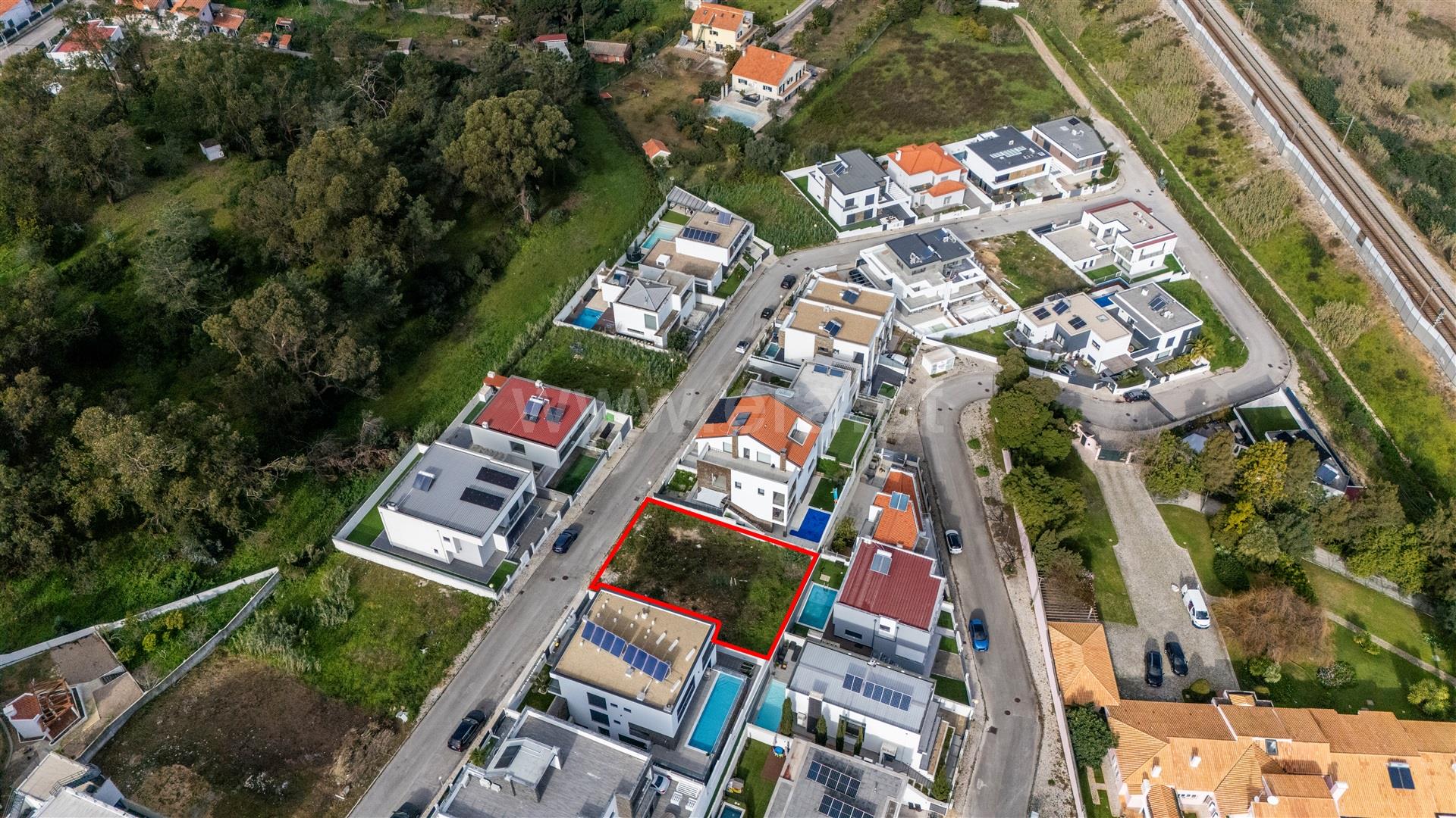 Land for sale in Almada, Portugal — €240,000