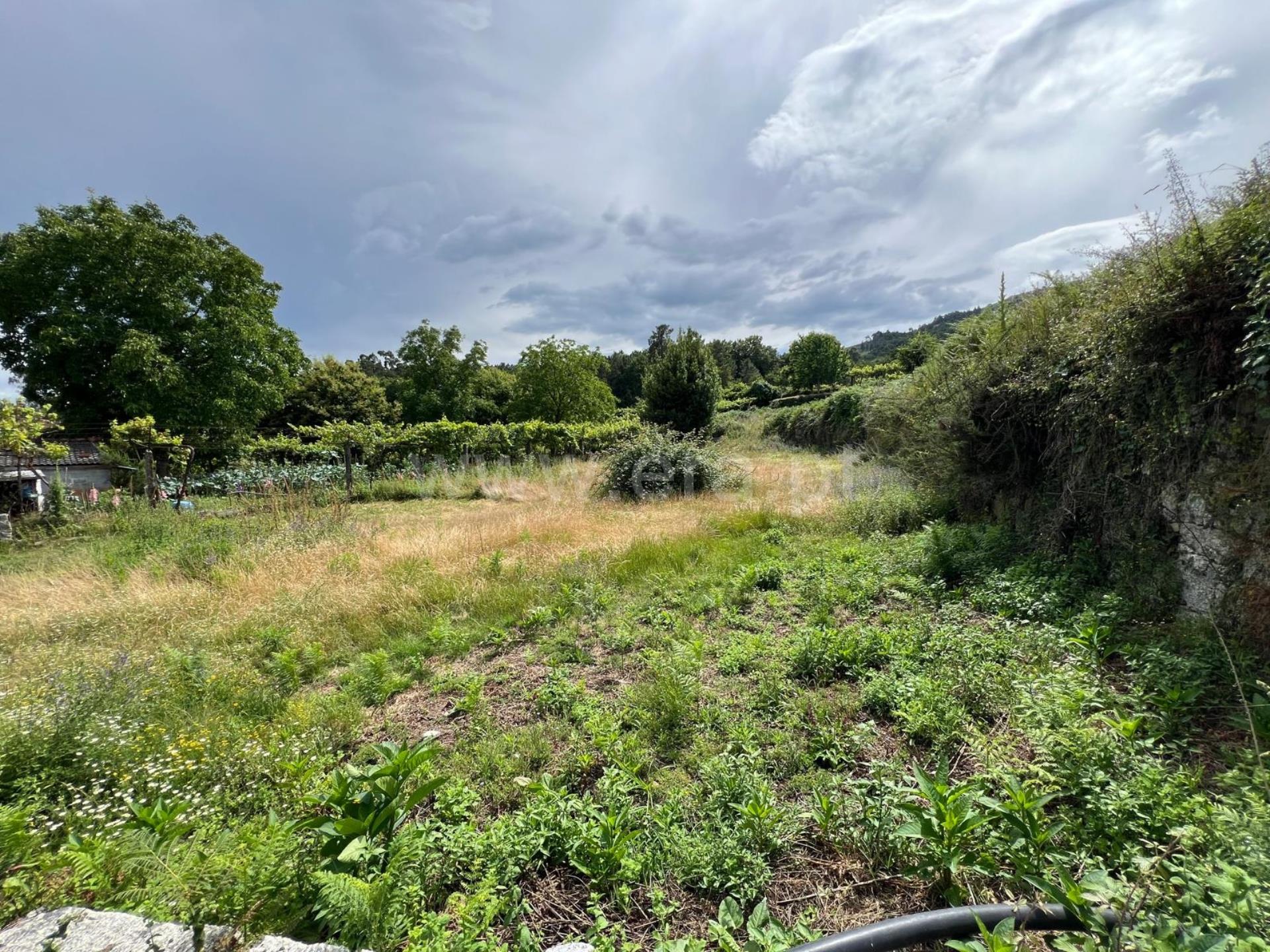 Land for sale in Arcos de Valdevez, Portugal — €54,000